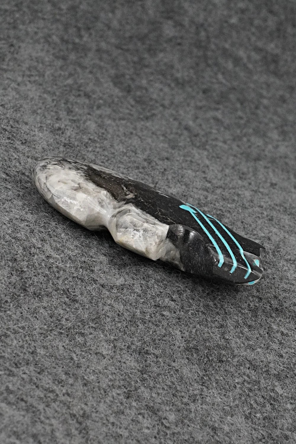 Bear Zuni Fetish Carving - Kenric Laiwekete