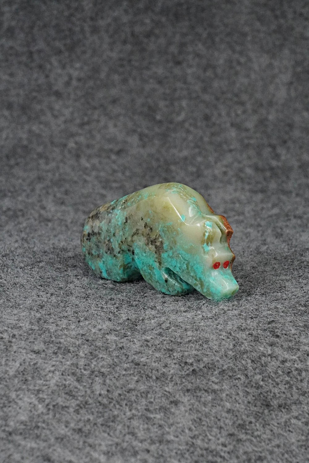 Bear Zuni Fetish Carving - Bernard Laiwekete