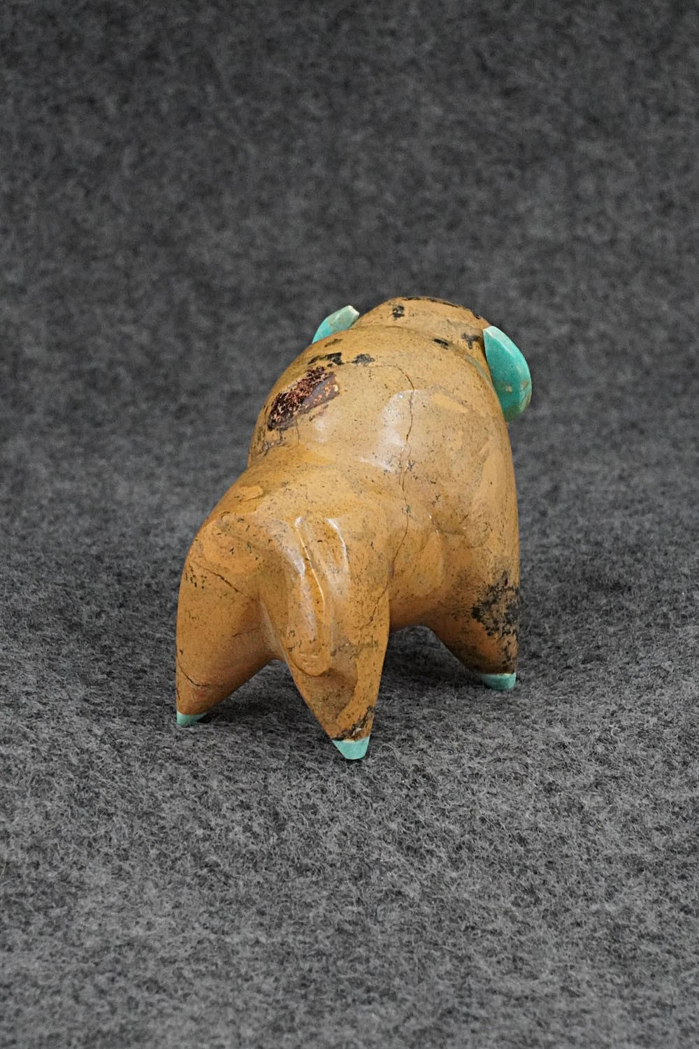 Buffalo Zuni Fetish Carving - Enrike Leekya