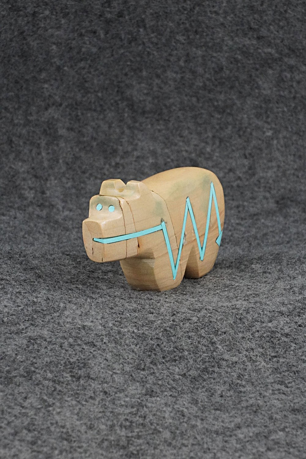 Bear Zuni Fetish Carving - Bernard Laiwakete