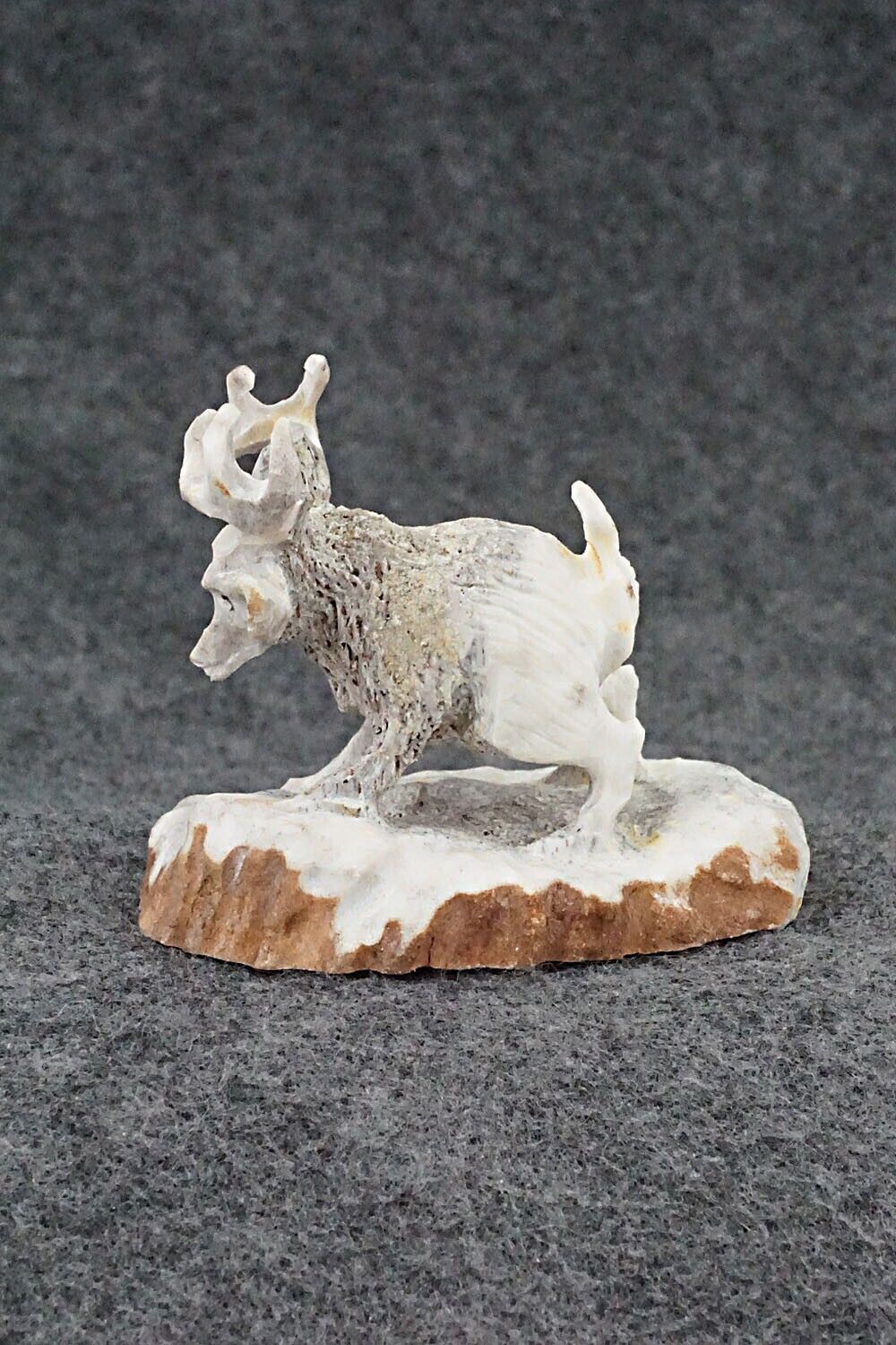 Deer Zuni Fetish Carving - Lewis Malie Jr.