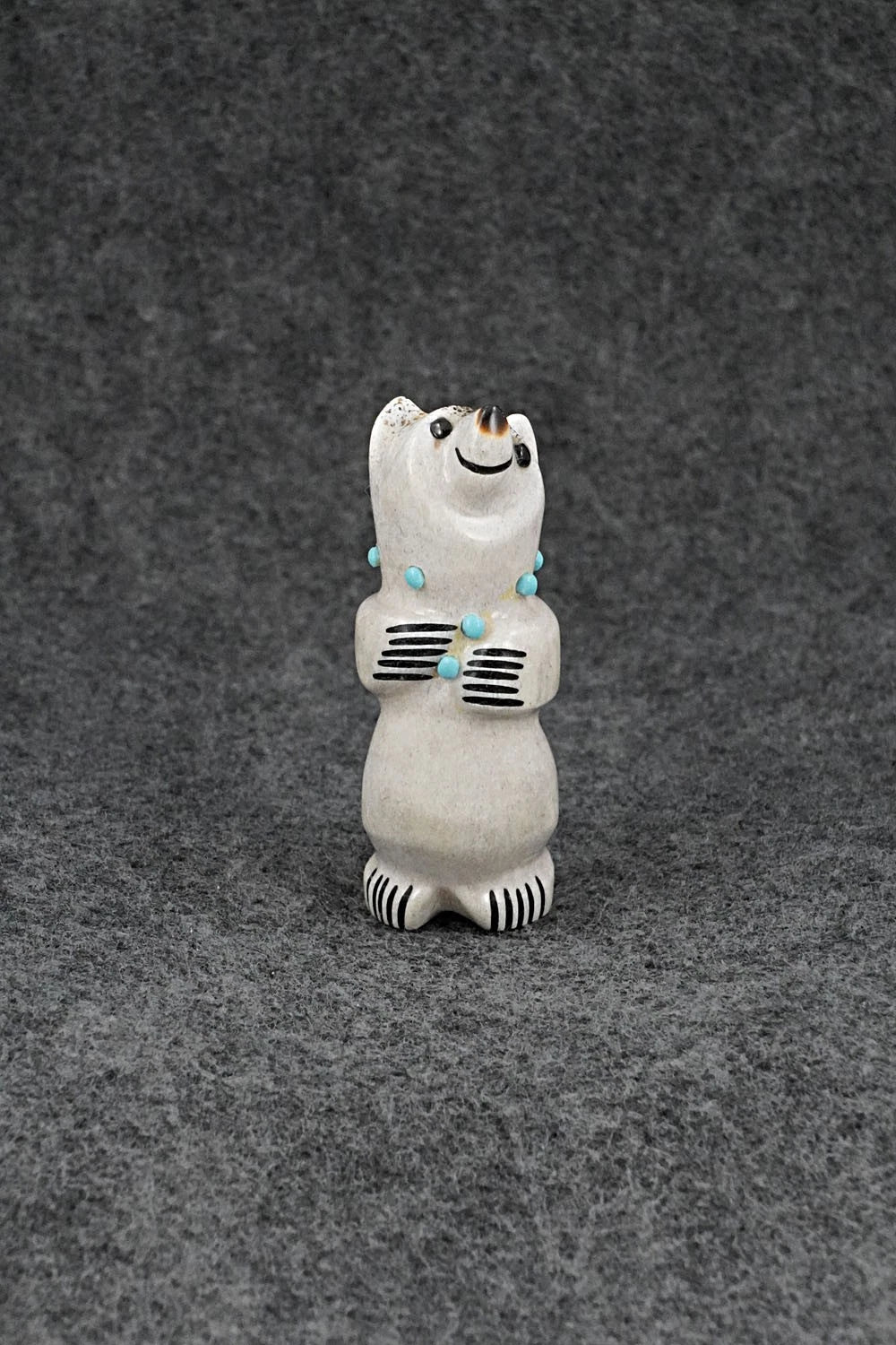 Bear Zuni Fetish Carving - Claudia Peina