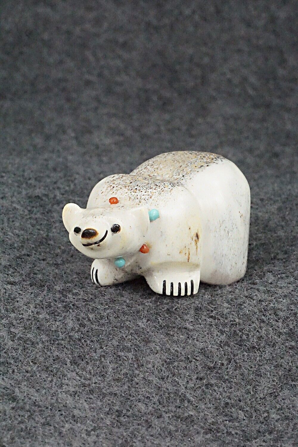 Bear Zuni Fetish Carving - Claudia Peina