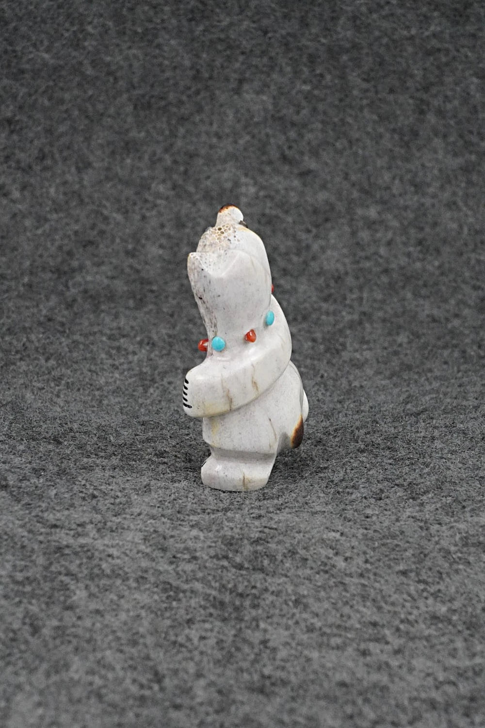 Bear Zuni Fetish Carving - Claudia Peina