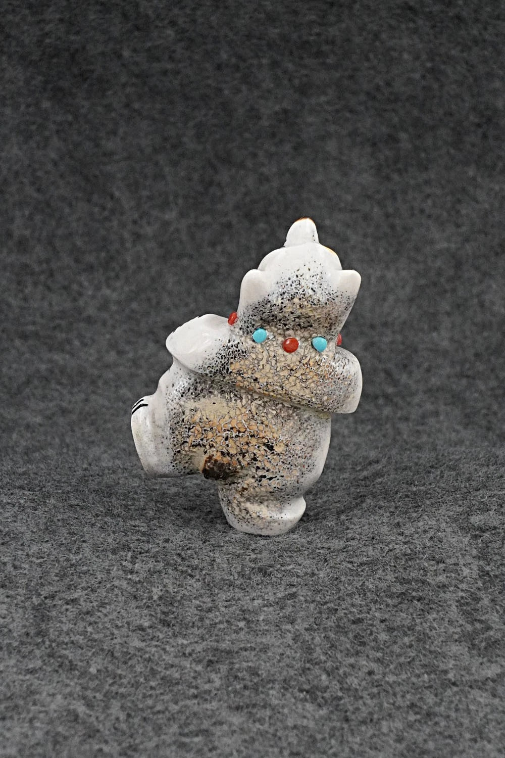 Bear Zuni Fetish Carving - Claudia Peina