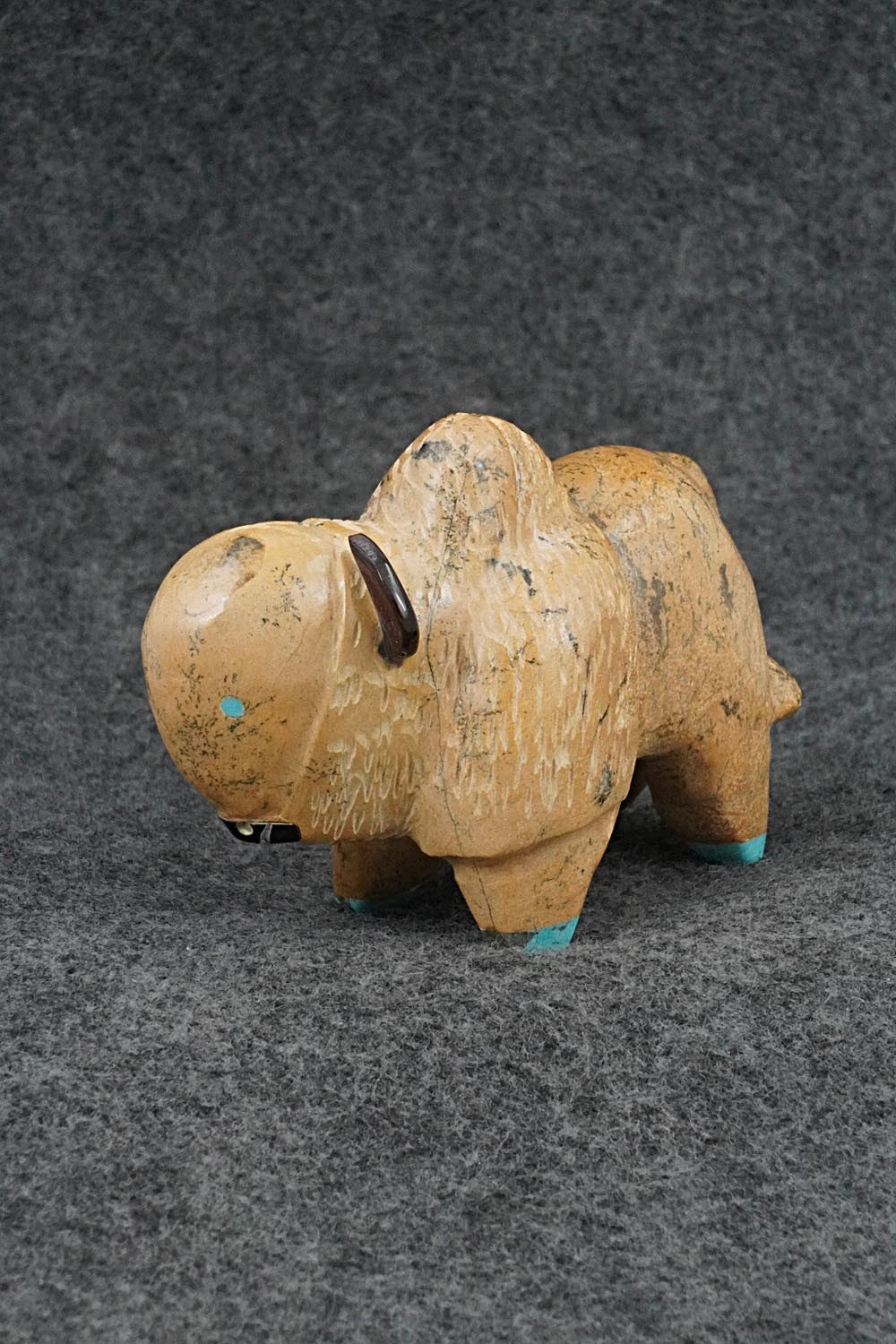 Buffalo Zuni Fetish Carving - Freddie Leekya