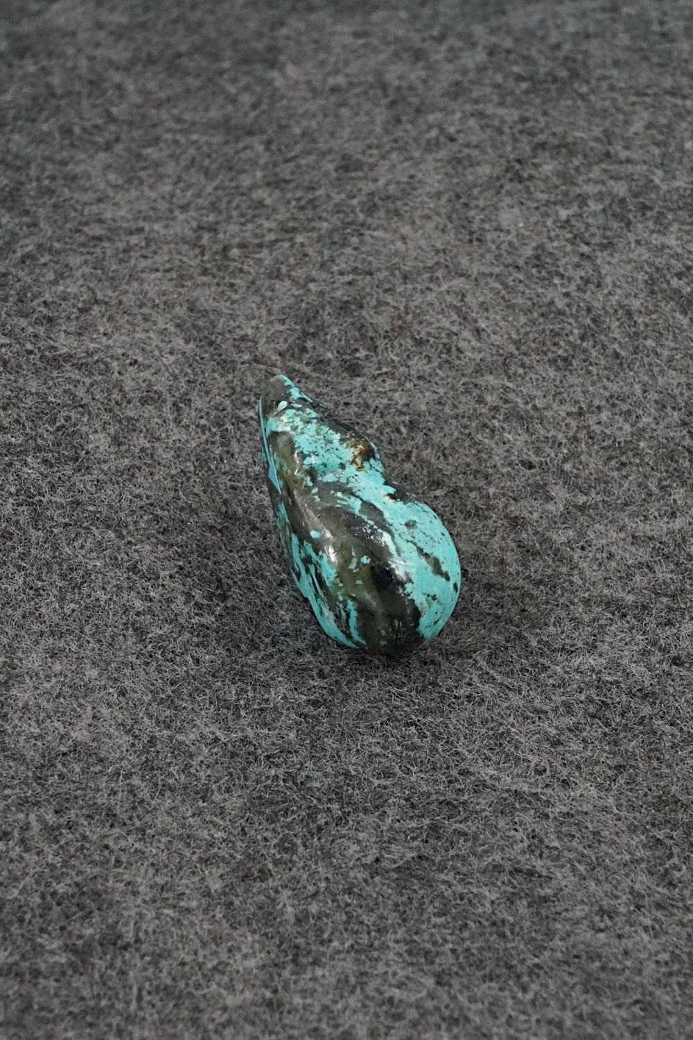 Bear Zuni Fetish Carving - Abby Panteah Quam