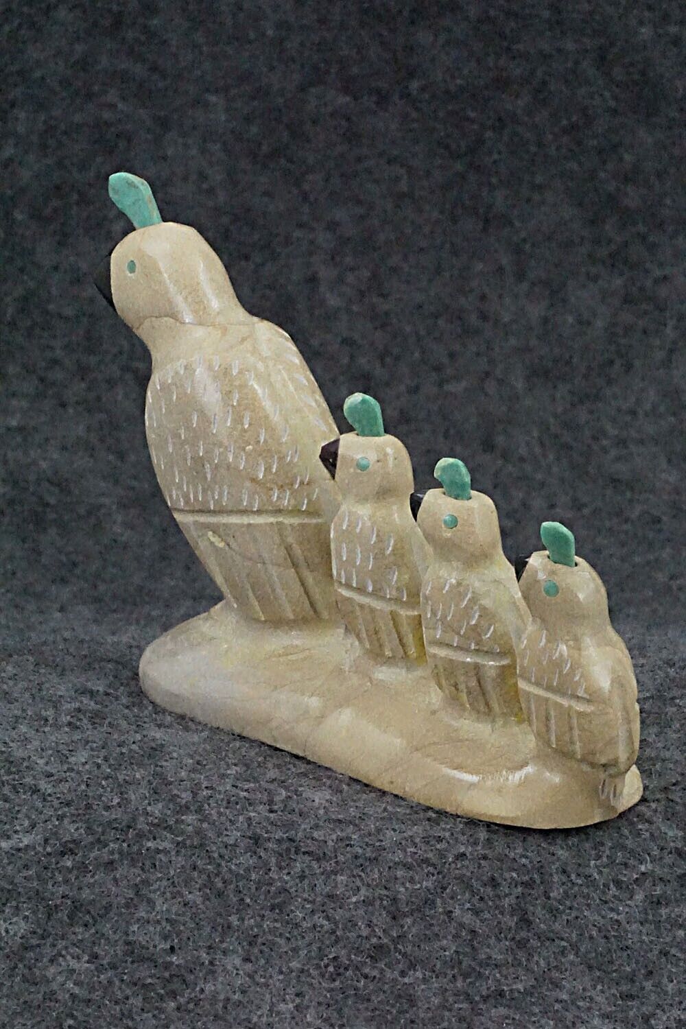Quail with Chicks Zuni Fetish Carving - Enrike Leekya