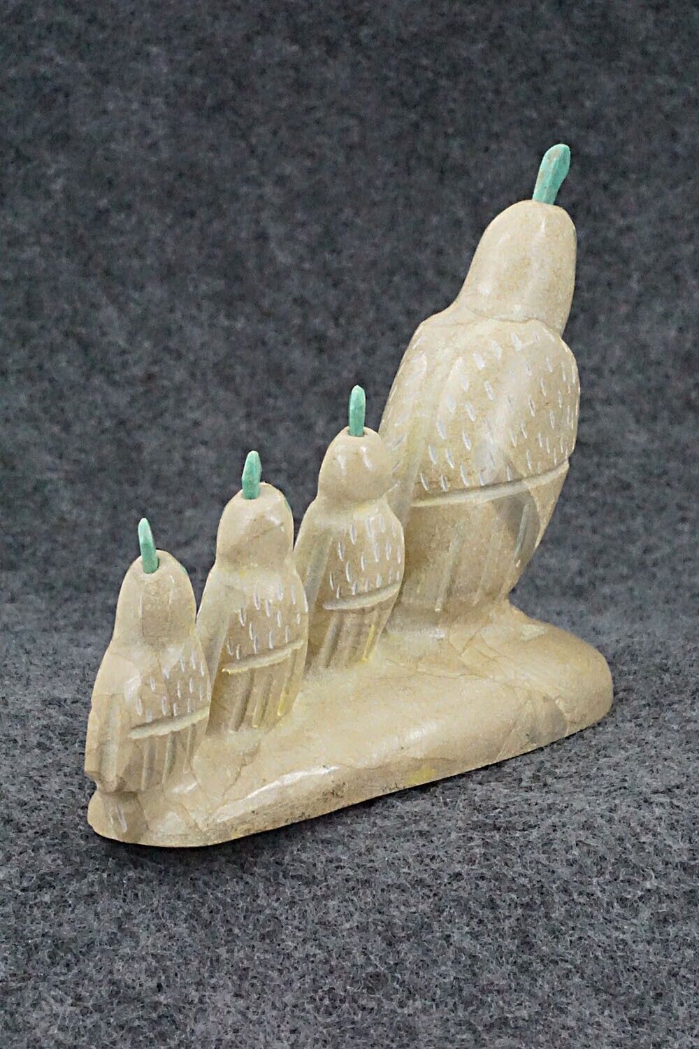 Quail with Chicks Zuni Fetish Carving - Enrike Leekya