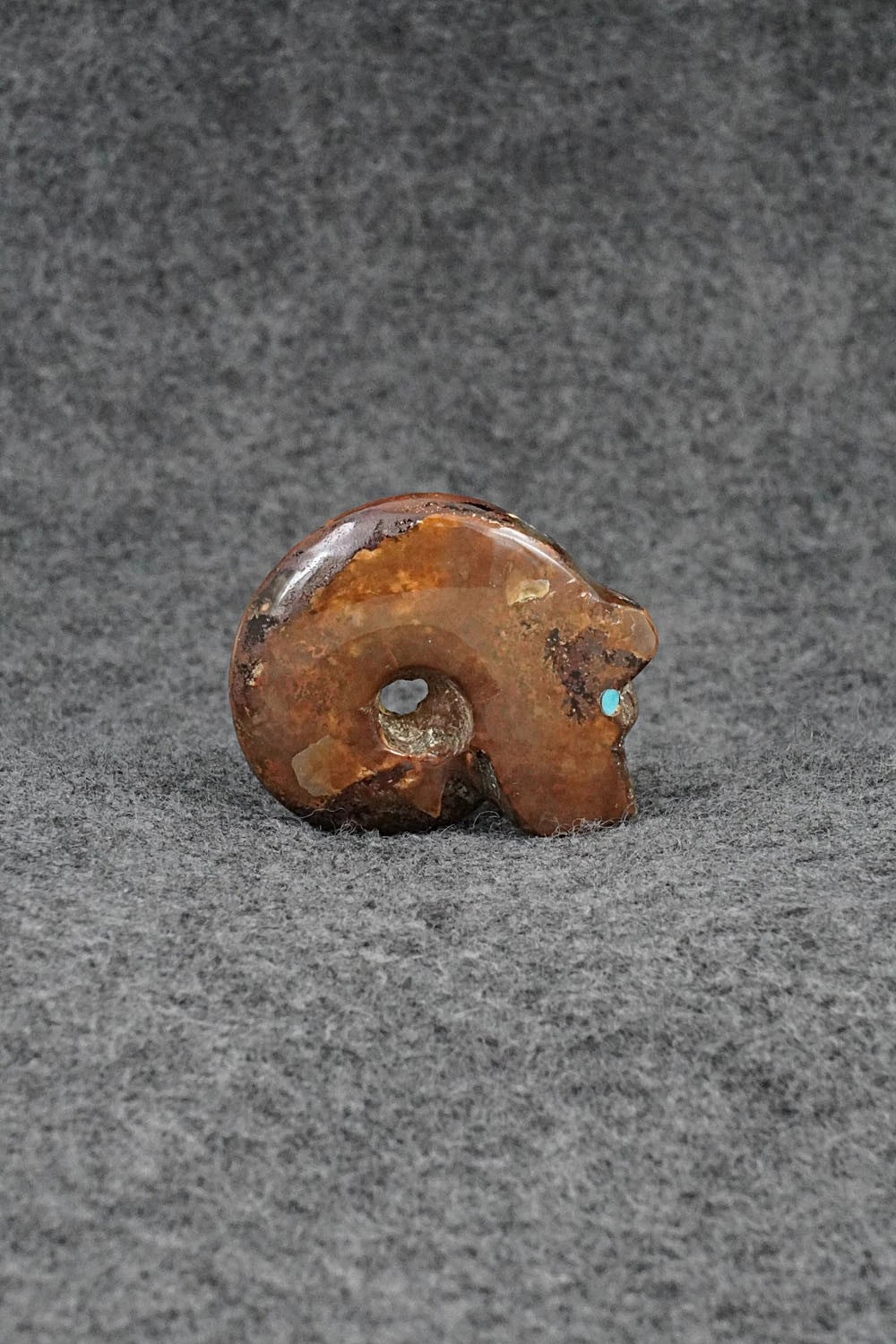 Bear Zuni Fetish Carving - Bernard Laiwekete