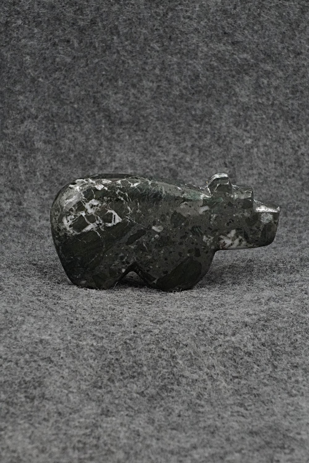Bear Zuni Fetish Carving - Bernard Laiwakete