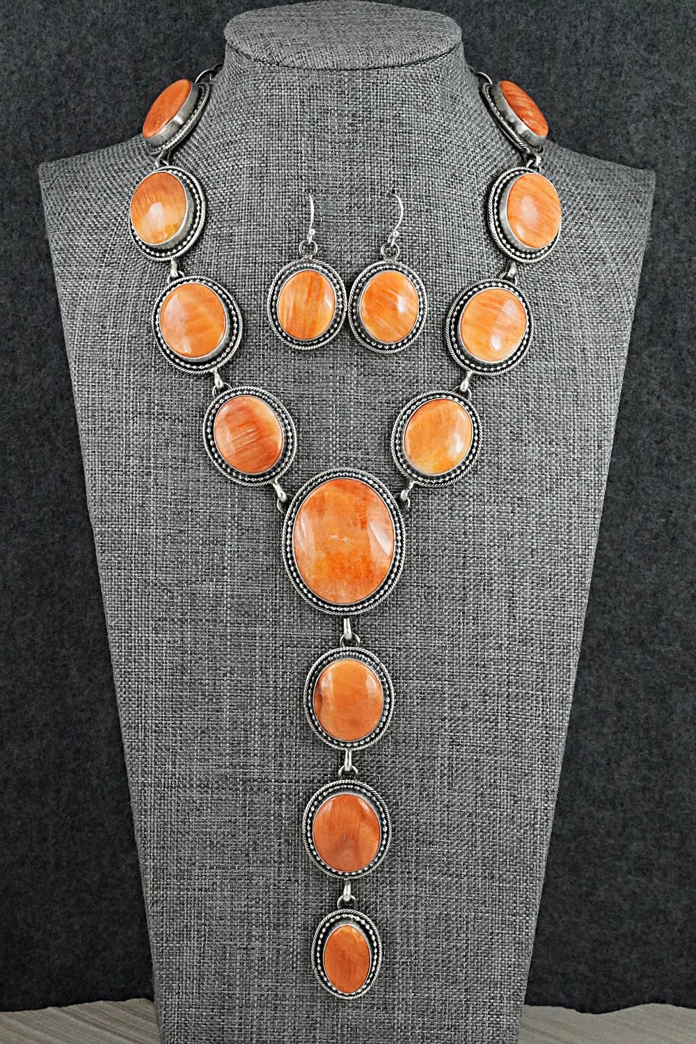 Spiny Oyster & Sterling Silver Necklace and Earrings Set - Paul Livingston