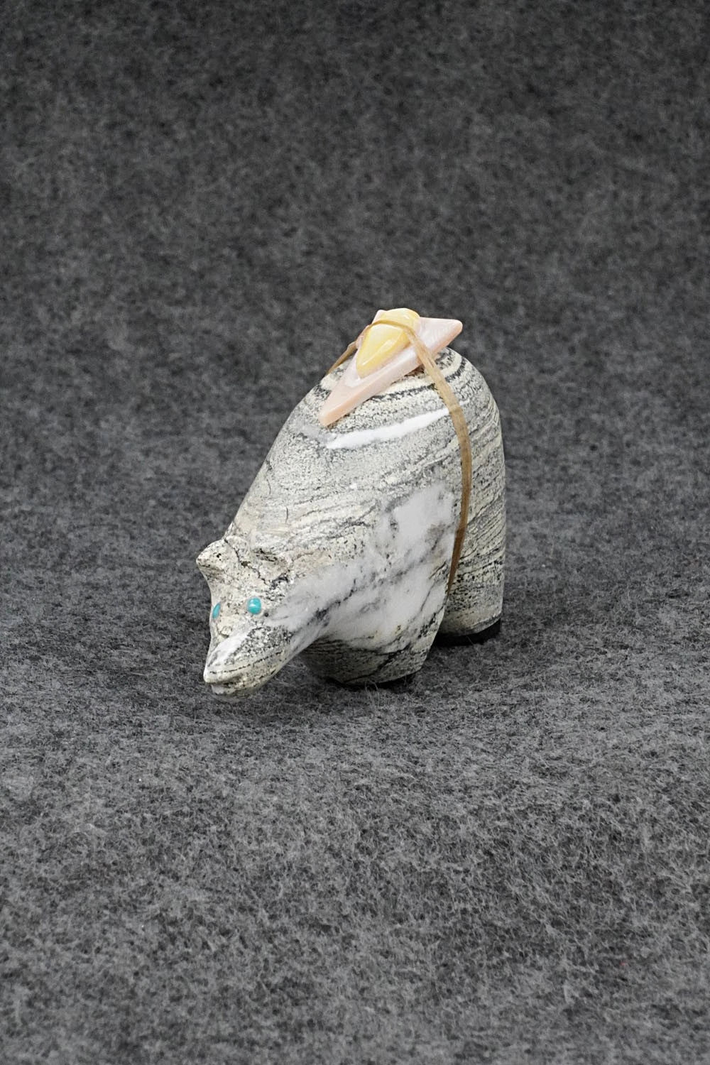 Bear Zuni Fetish Carving - Delvin Leekya