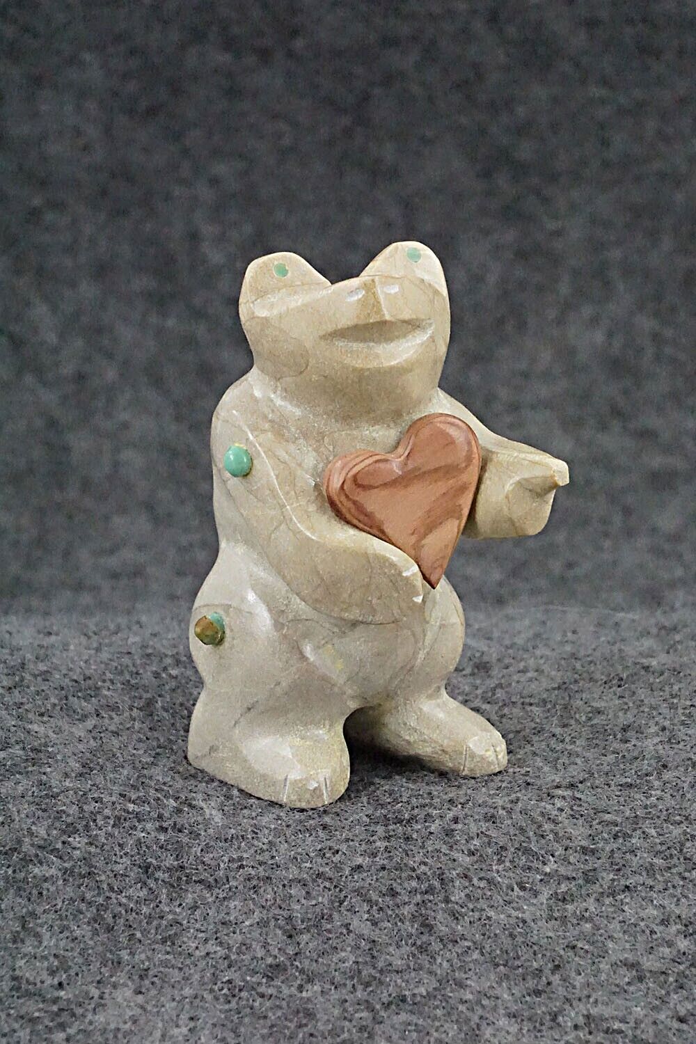 Frog with Heart Zuni Fetish Carving - Enrike Leekya