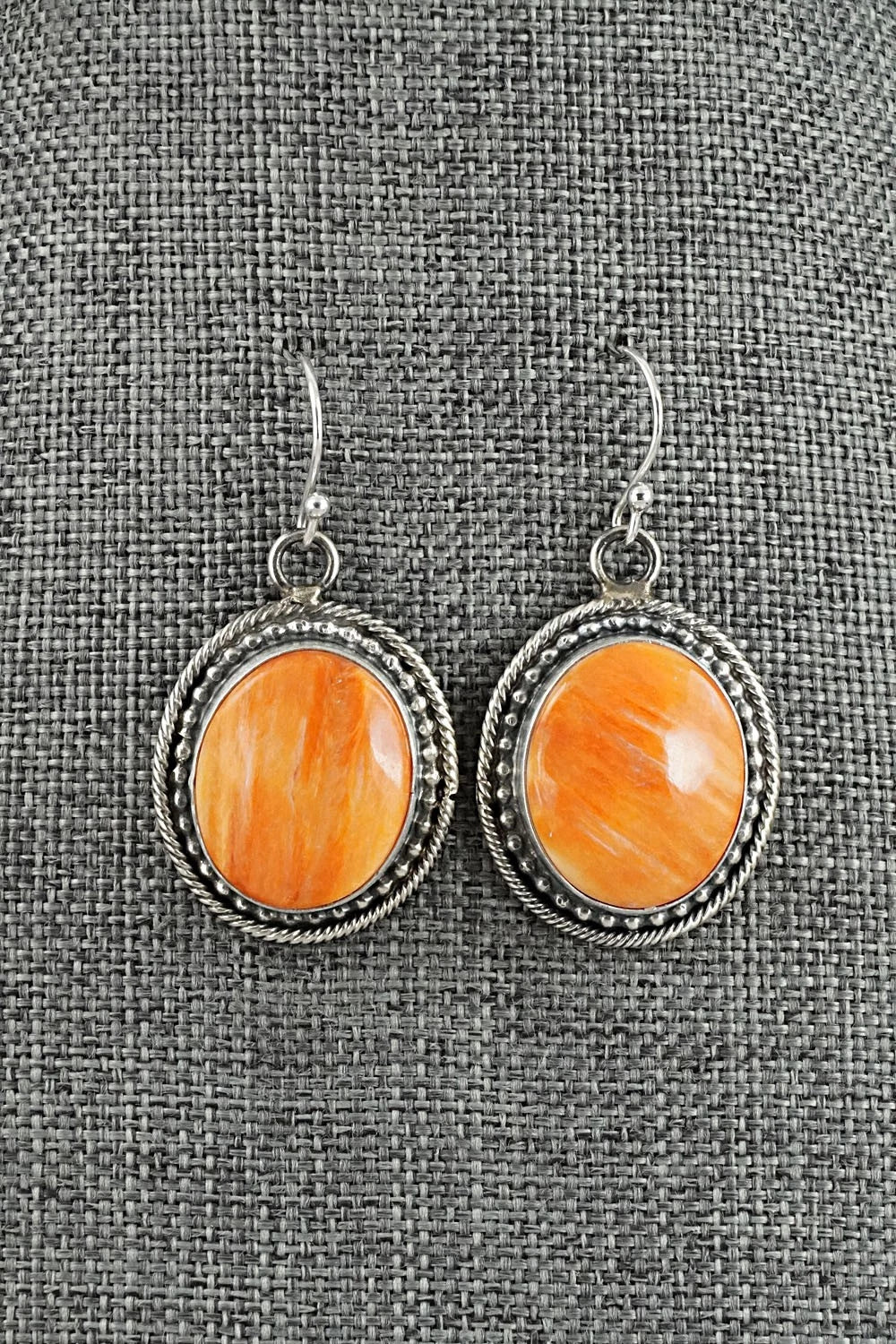 Spiny Oyster & Sterling Silver Necklace and Earrings Set - Paul Livingston