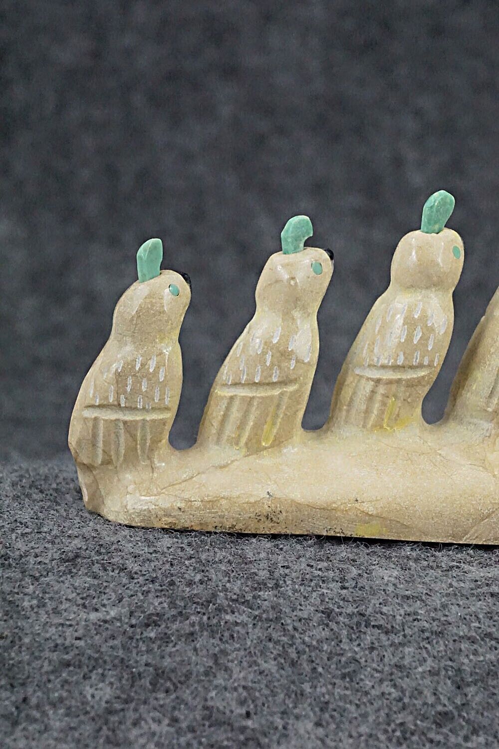 Quail with Chicks Zuni Fetish Carving - Enrike Leekya