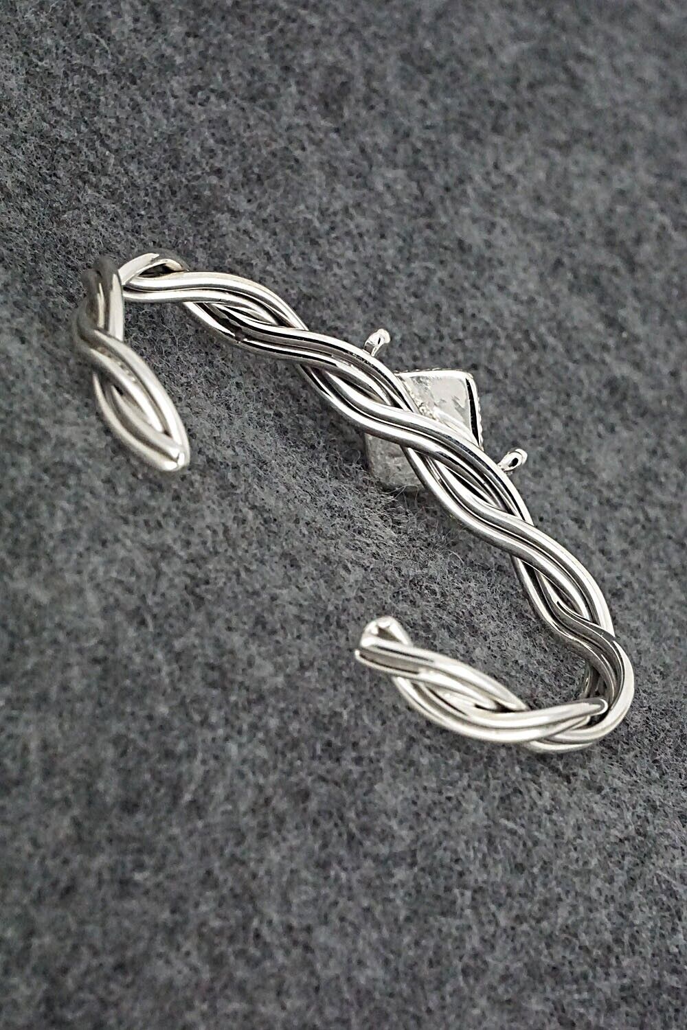 Spiny Oyster, Opalite & Sterling Silver Bracelet - James Manygoats