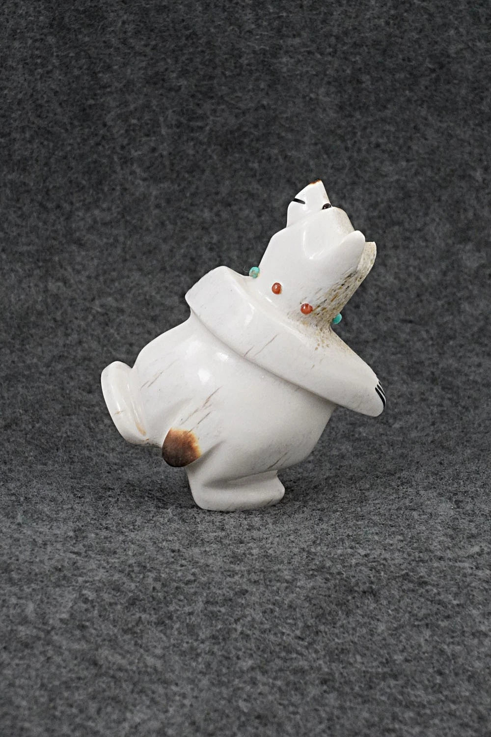 Bear Zuni Fetish Carving - Claudia Peina