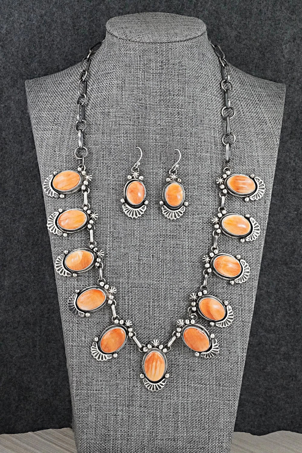 Spiny Oyster & Sterling Silver Necklace and Earrings Set - Paul Livingston