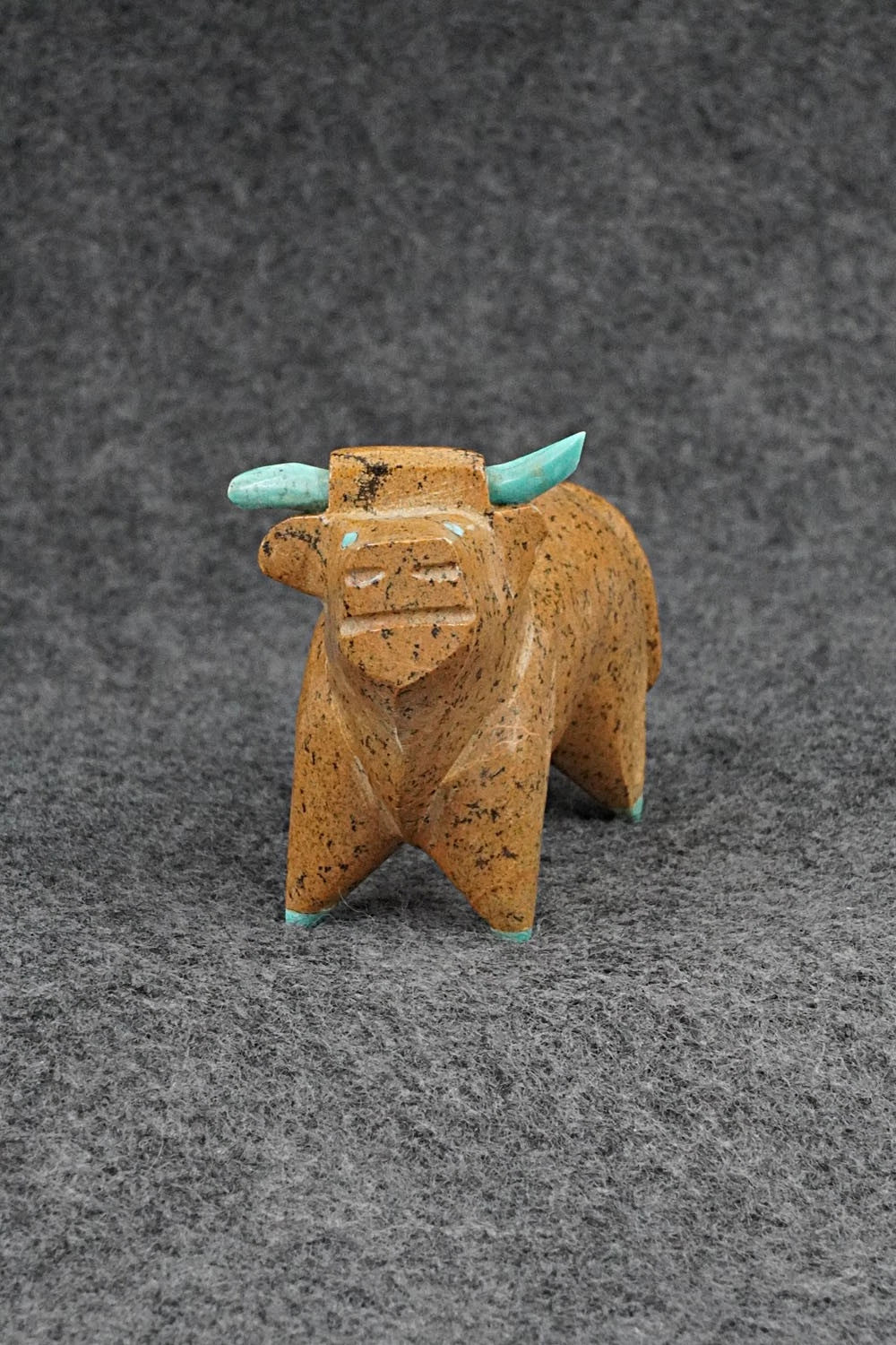 Bull Zuni Fetish Carving - Enrike Leekya