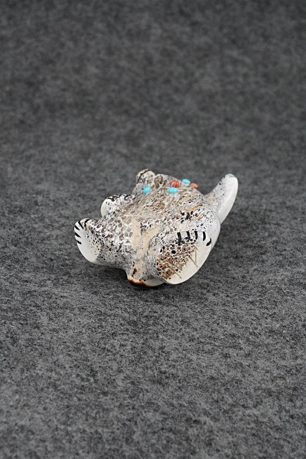 Bear Zuni Fetish Carving - Claudia Peina