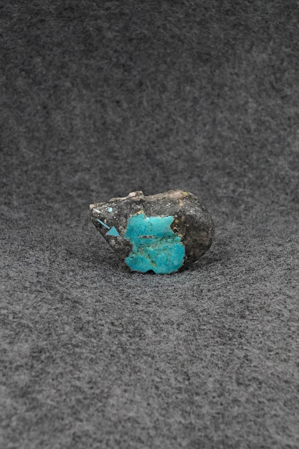 Bear Zuni Fetish Carving - Abby Panteah Quam