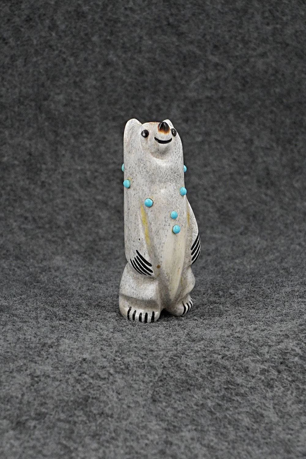 Bear Zuni Fetish Carving - Claudia Peina
