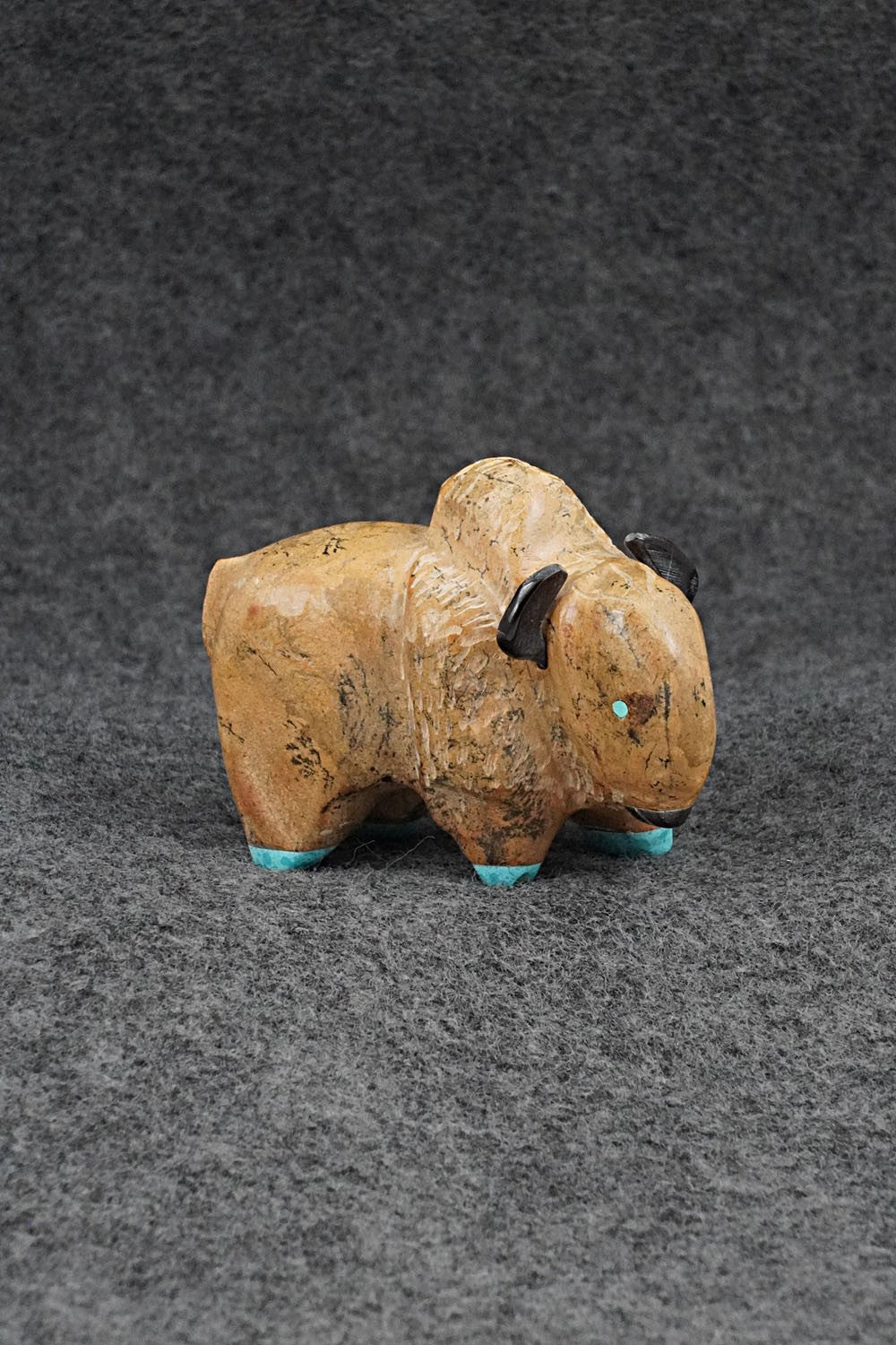 Buffalo Zuni Fetish Carving - Freddie Leekya