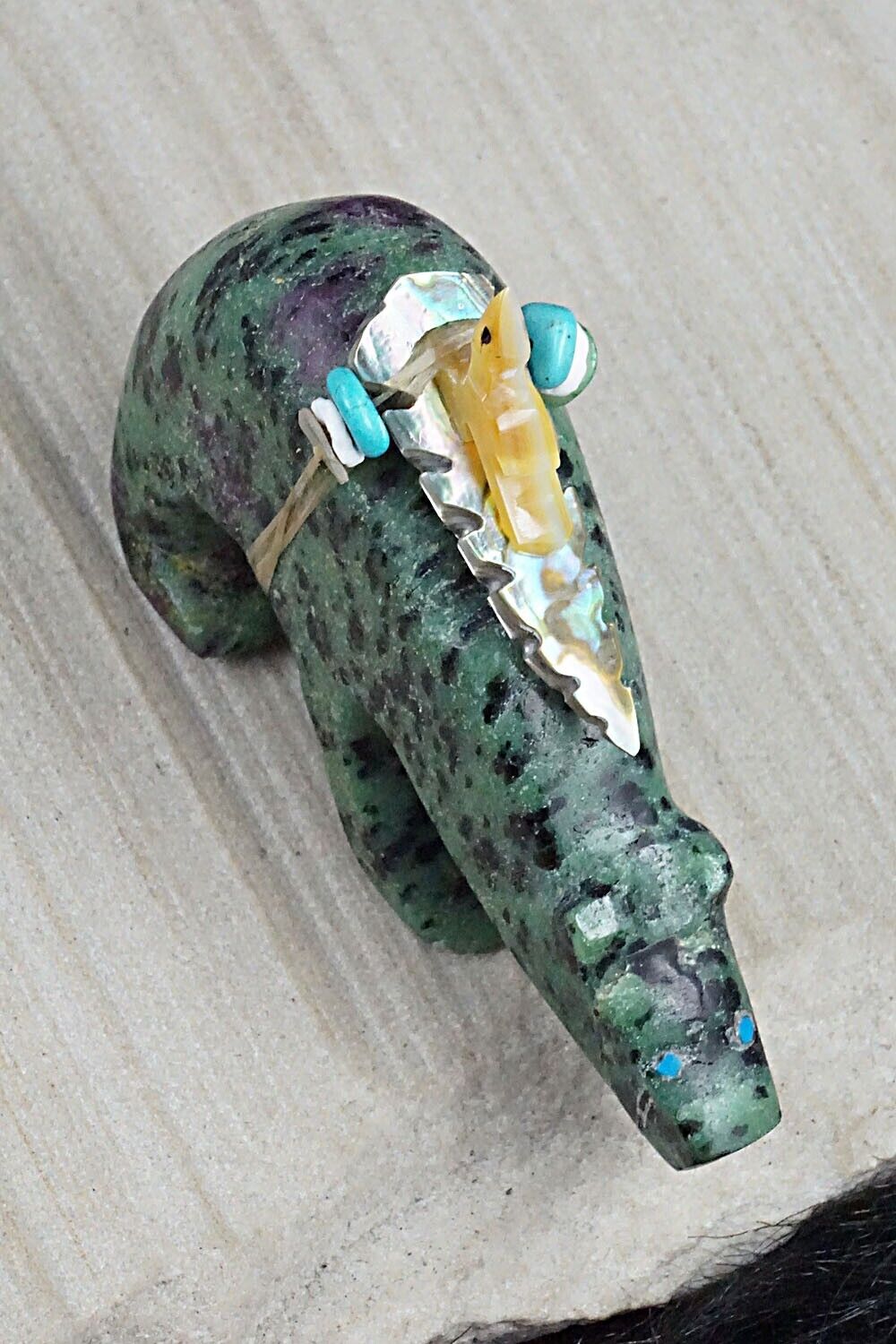 Bear Zuni Fetish Carving - Fernando Laiwakete