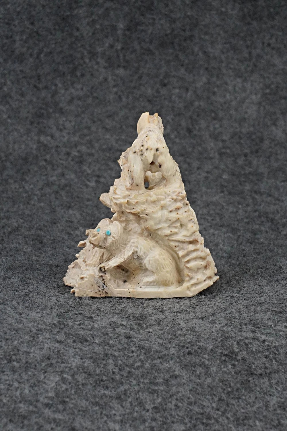 Bears Zuni Fetish Carving - Adrian Cachini