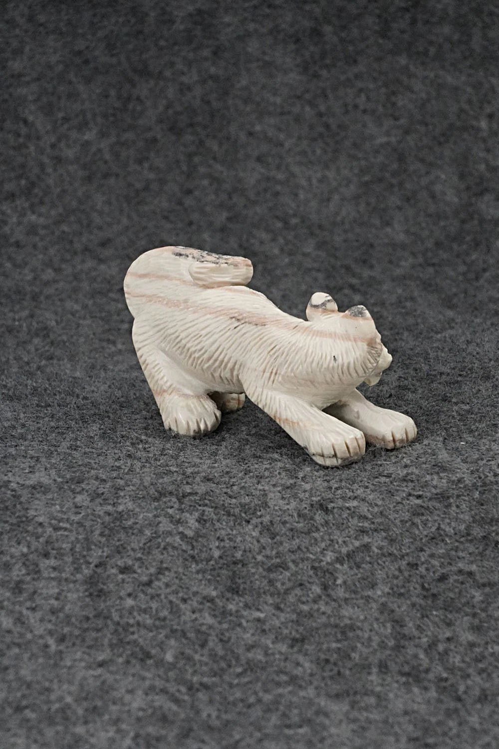 Mountain Lion Zuni Fetish Carving - Wilfred Cheama