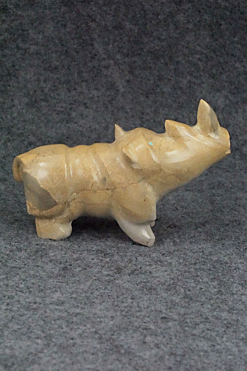 Rhino Zuni Fetish Carving - Enrike Leekya