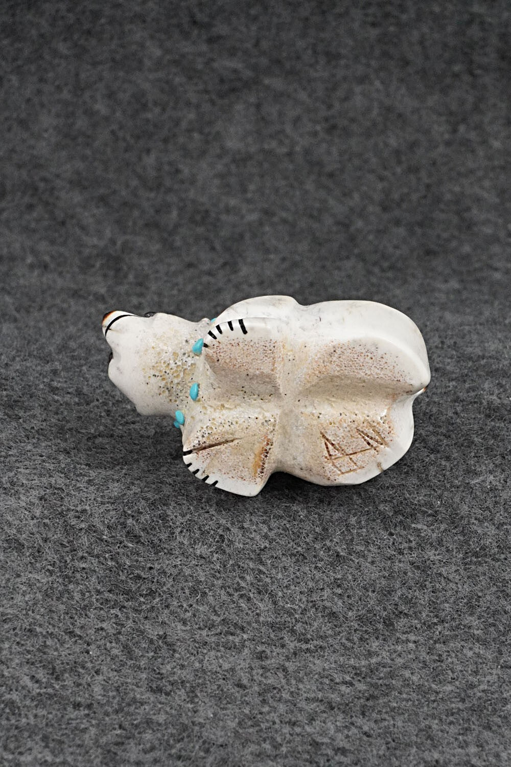 Bear Zuni Fetish Carving - Claudia Peina