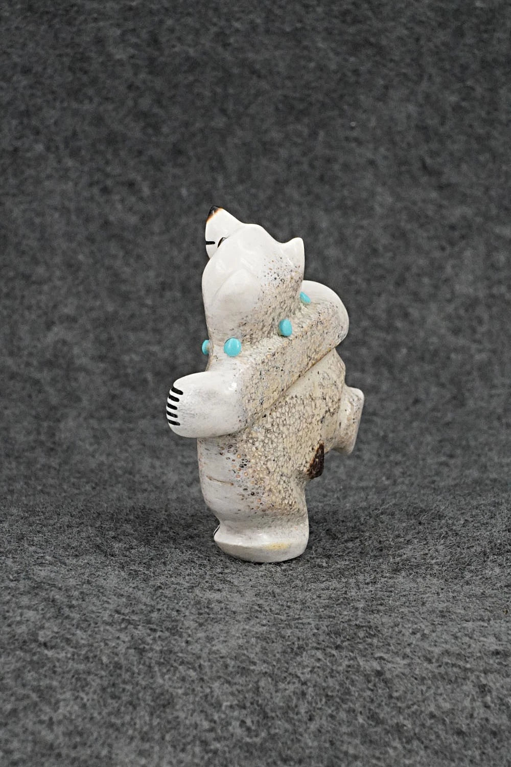 Bear Zuni Fetish Carving - Claudia Peina