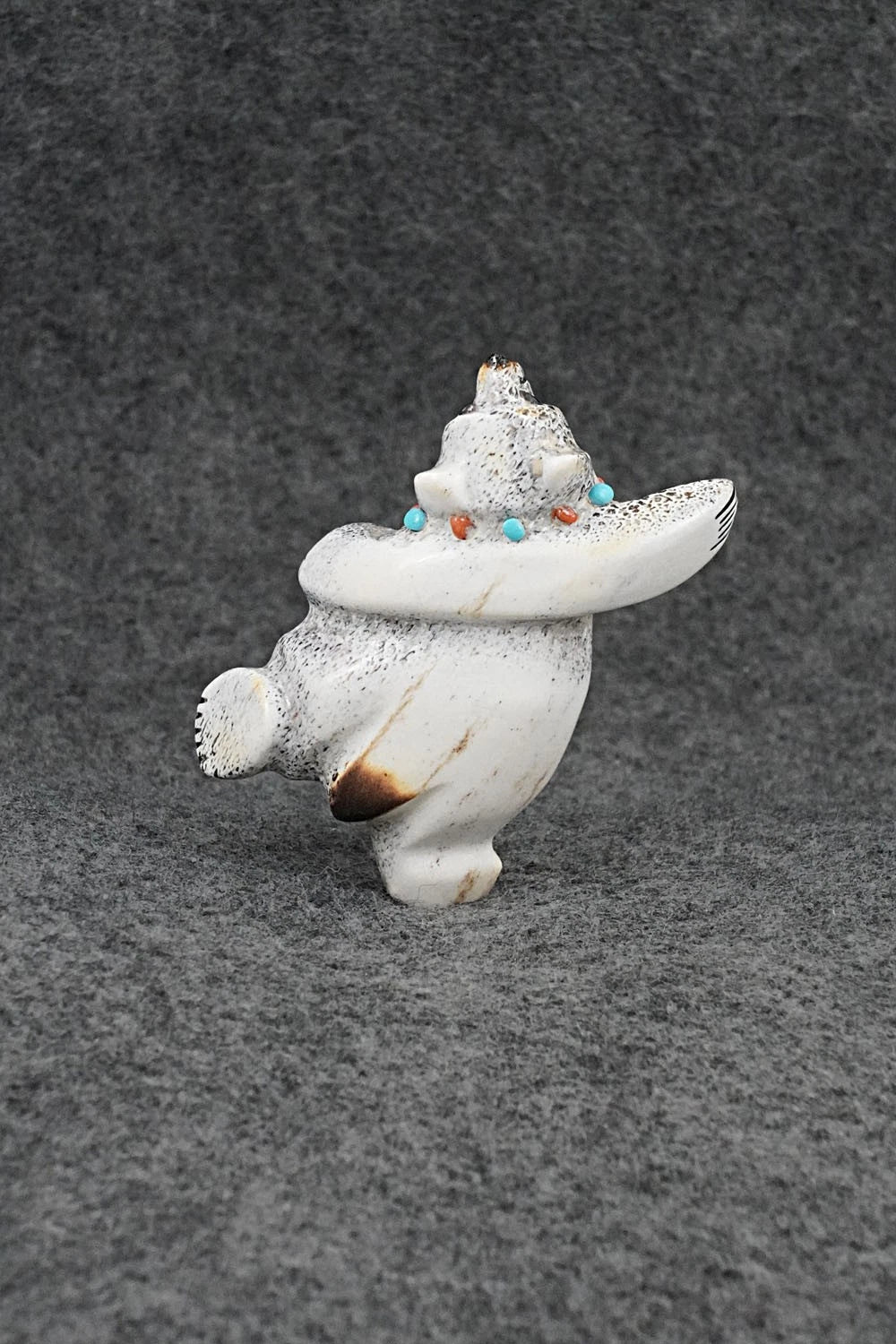 Bear Zuni Fetish Carving - Claudia Peina