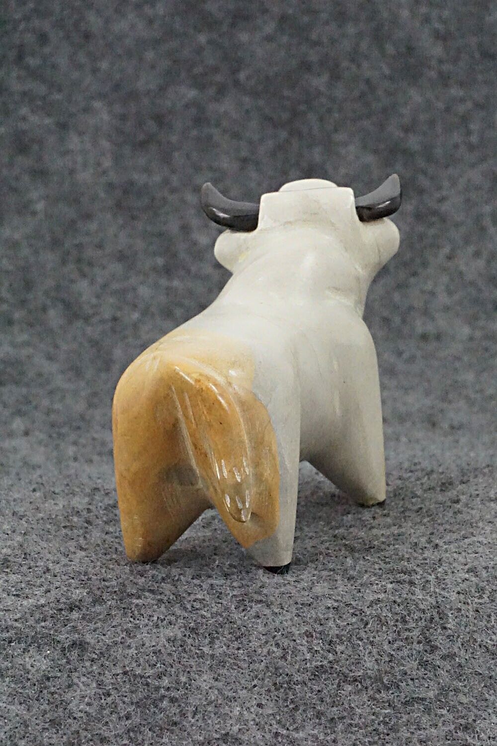 Bull Zuni Fetish Carving - Enrike Leekya
