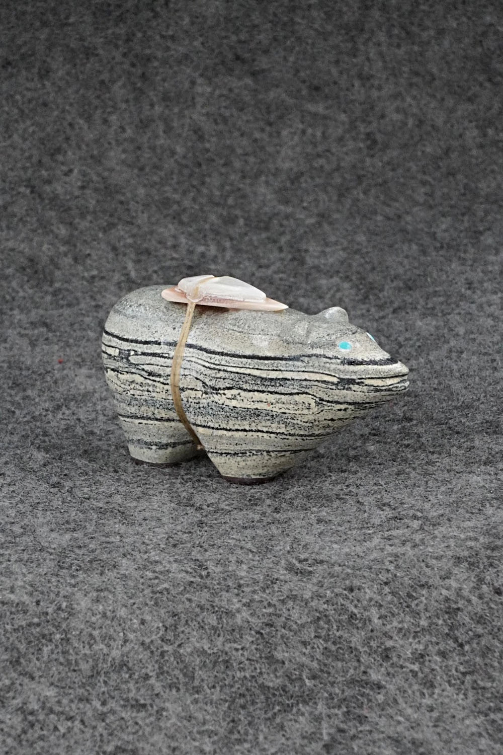 Bear Zuni Fetish Carving - Delvin Leekya