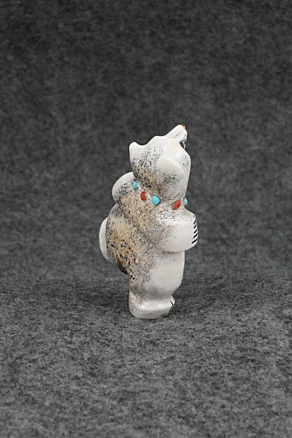 Bear Zuni Fetish Carving - Claudia Peina