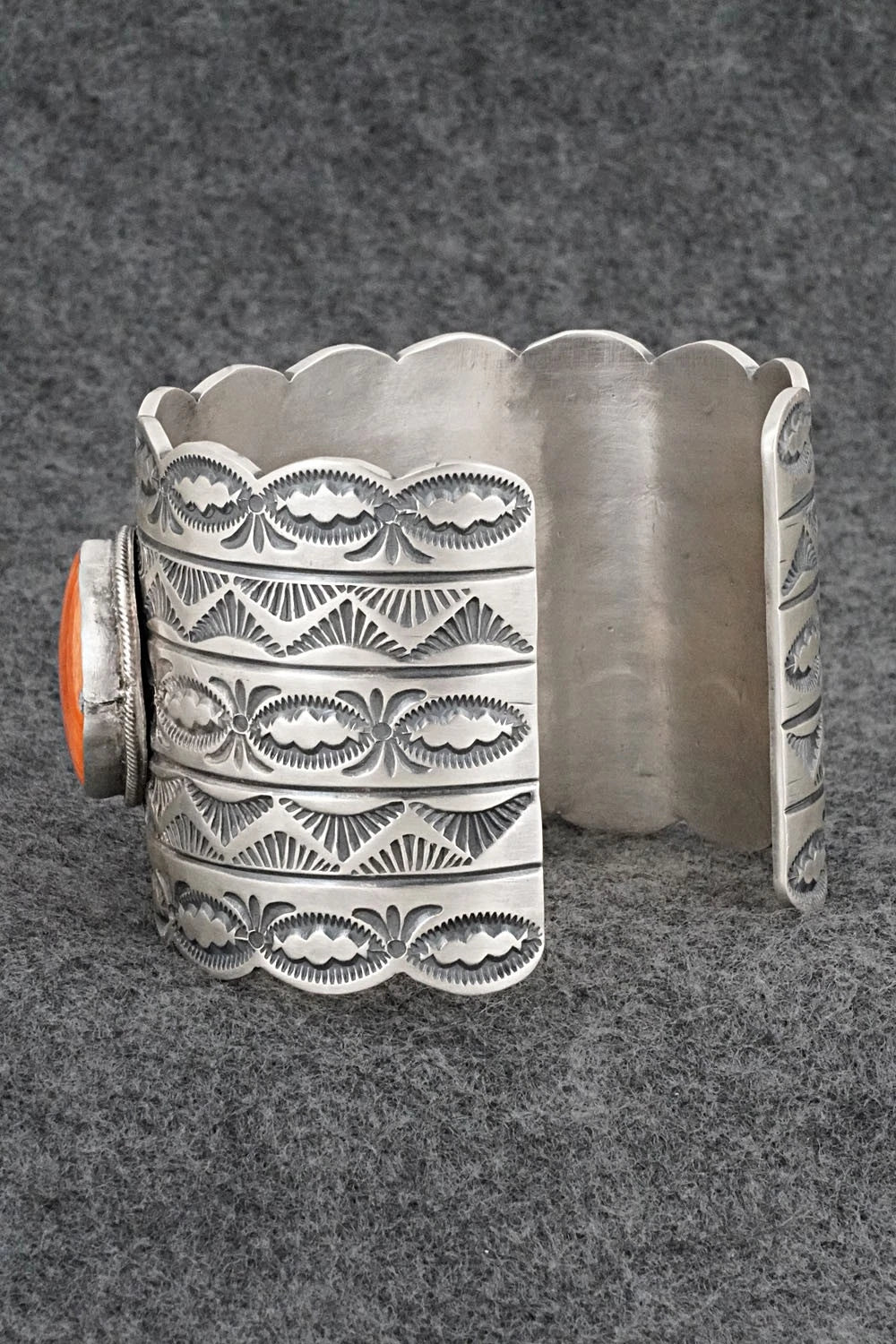 Spiny Oyster & Sterling Silver Bracelet - Mark Yazzie