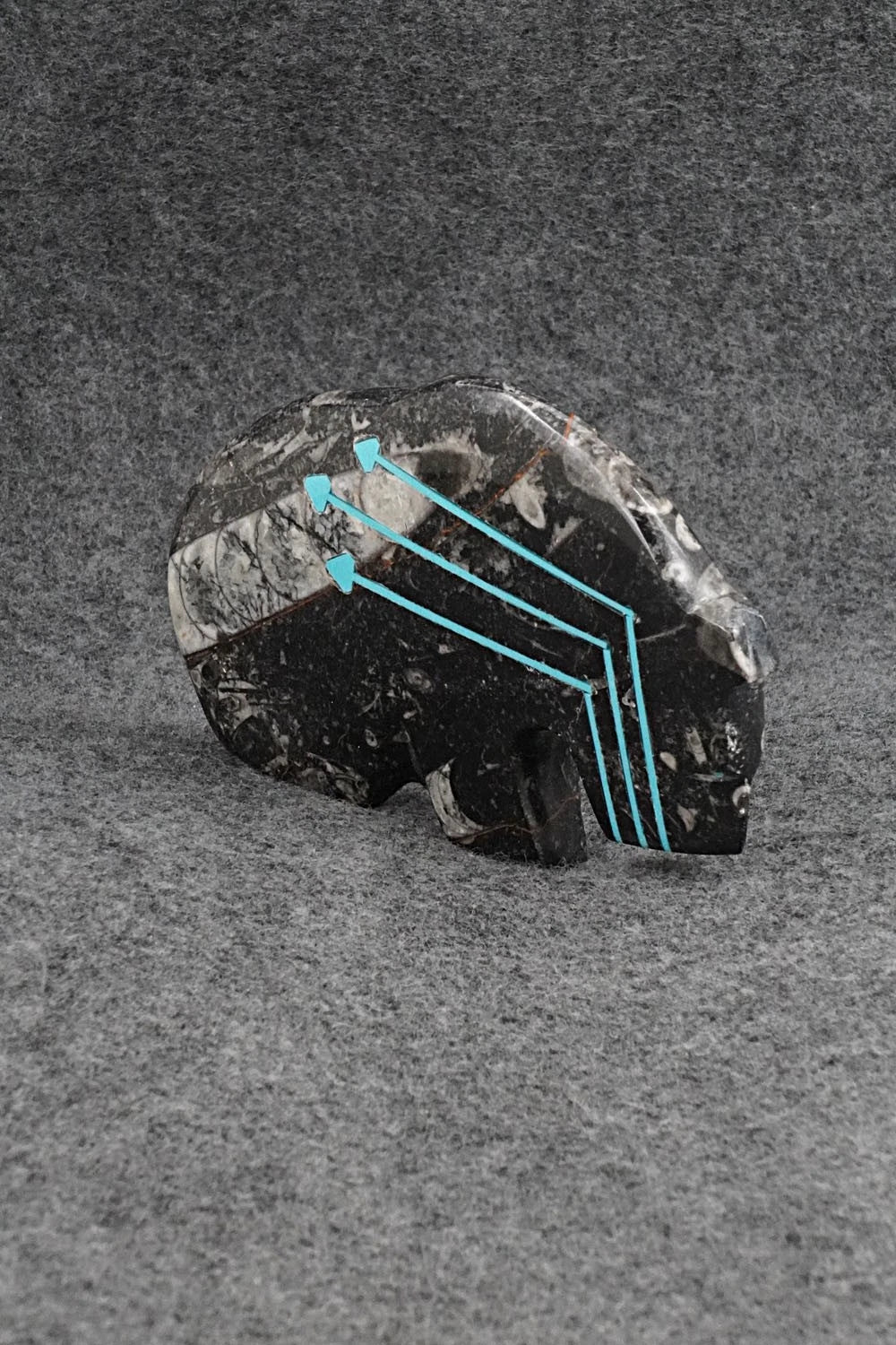 Bear Zuni Fetish Carving - Kenric Laiwakete