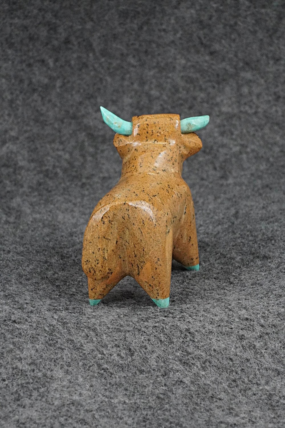 Bull Zuni Fetish Carving - Enrike Leekya