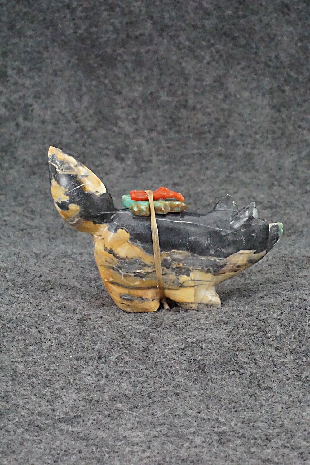 Wolf Zuni Fetish Carving - Enrike Leekya