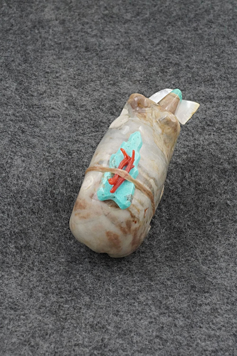 Bear Zuni Fetish Carving - Enrike Leekya