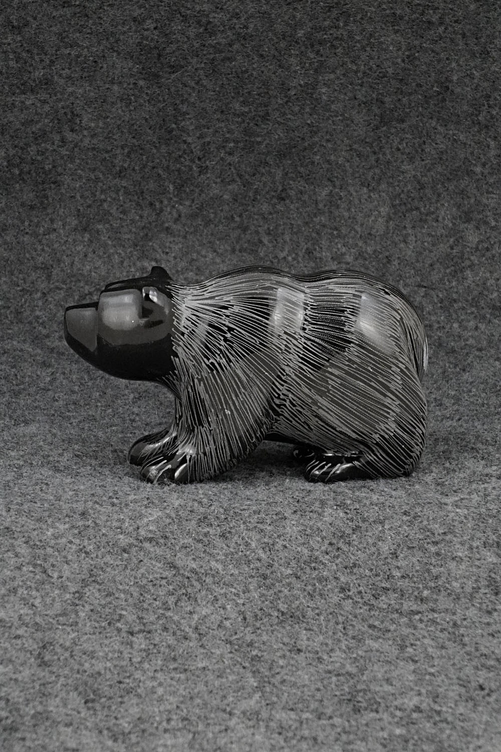 Bear Zuni Fetish Carving - Nelson Yatsattie