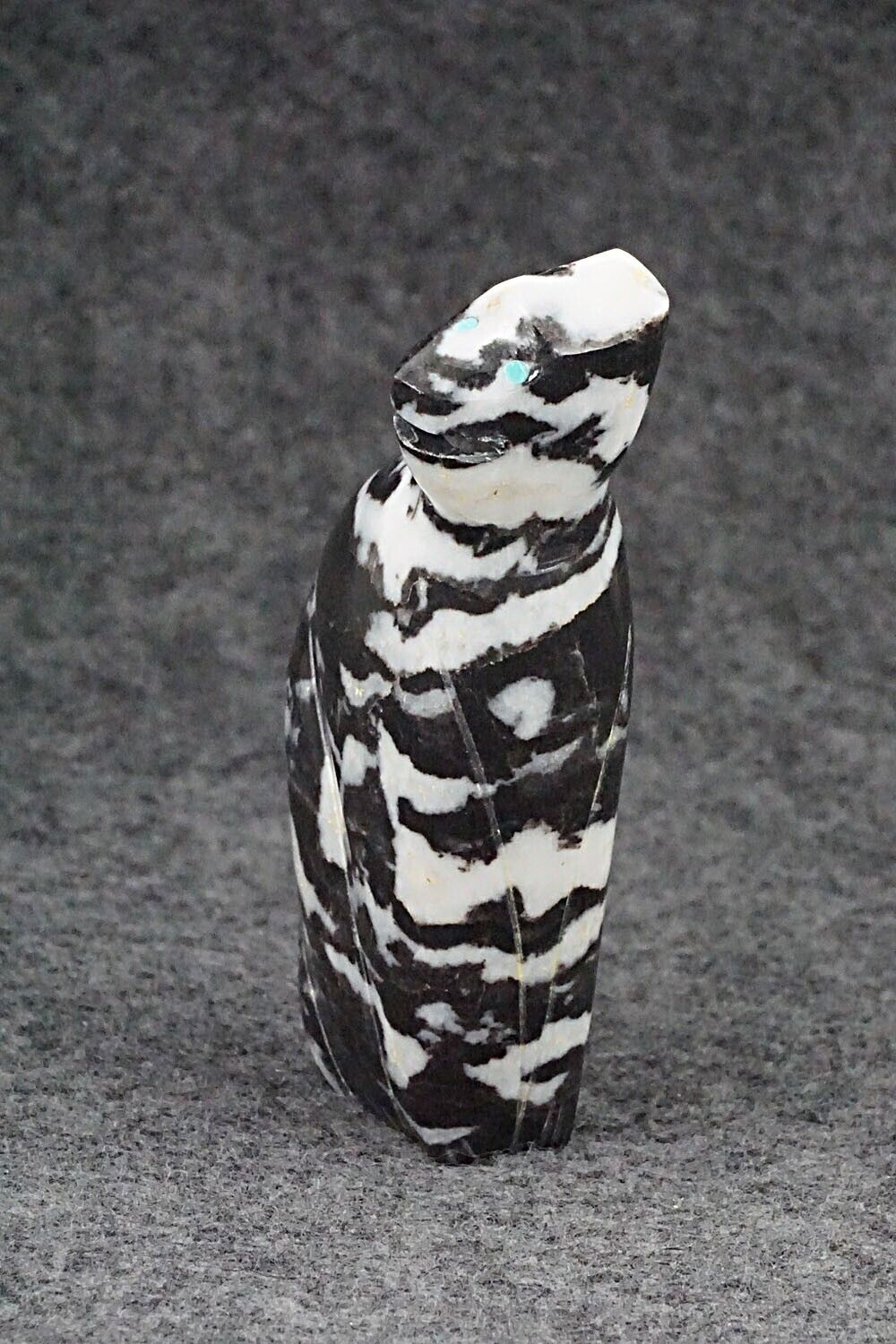 Bear Zuni Fetish Carving - Daphne Quam
