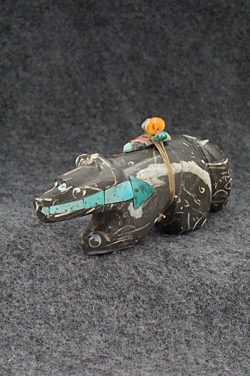 Wolf Zuni Fetish Carving - Donovan Laiwakete