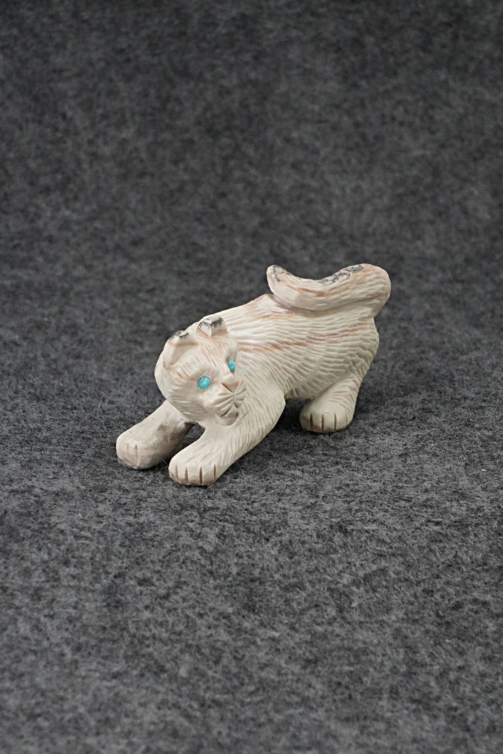 Mountain Lion Zuni Fetish Carving - Wilfred Cheama