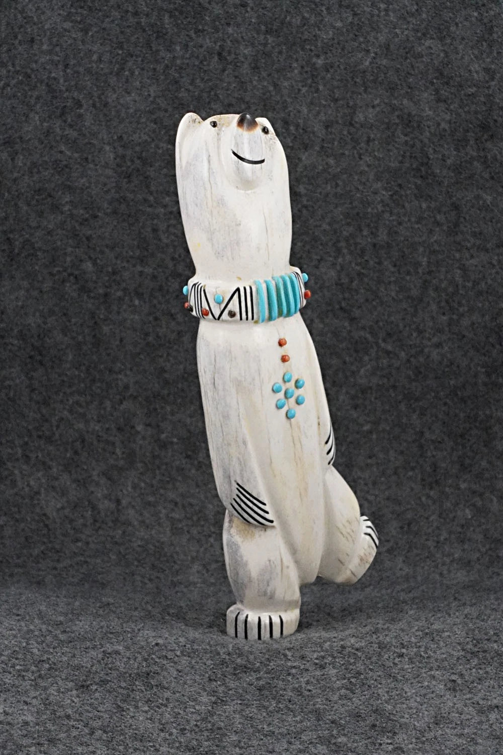 Bear Zuni Fetish Carving - Claudia Peina