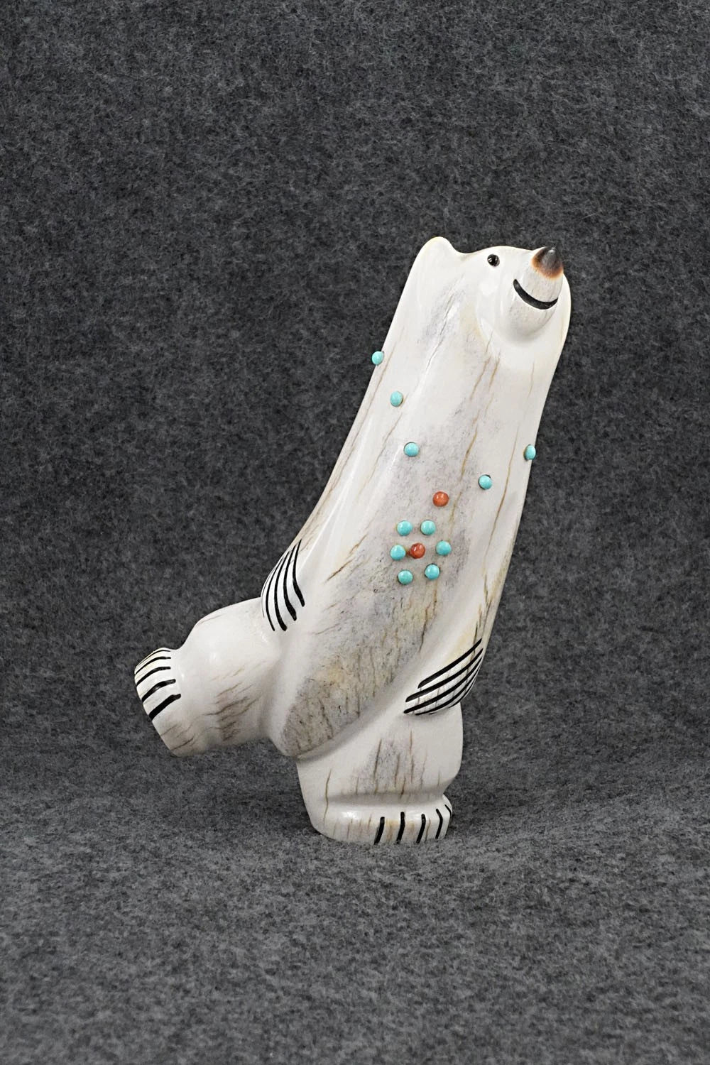 Bear Zuni Fetish Carving - Claudia Peina