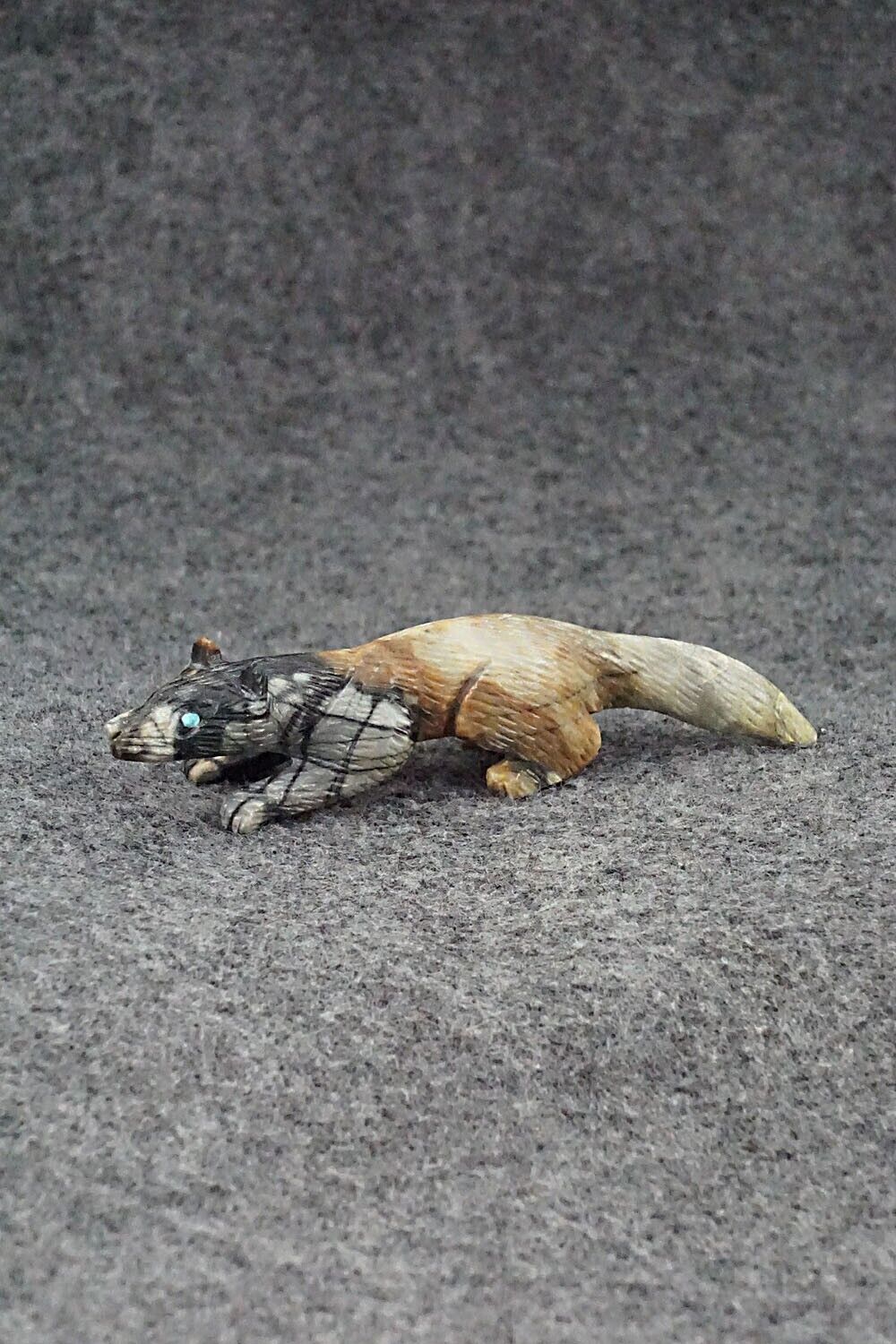 Wolf Zuni Fetish Carving - Lance Cheama
